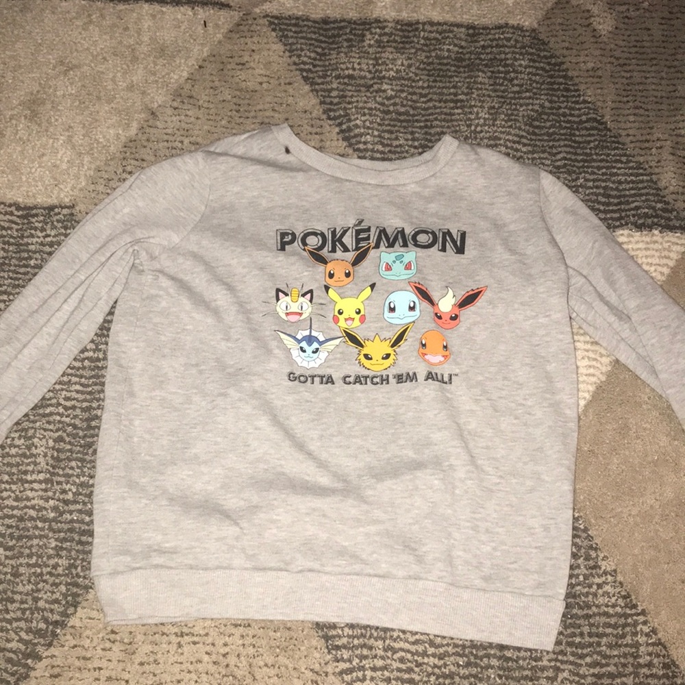 gray sweatshirt